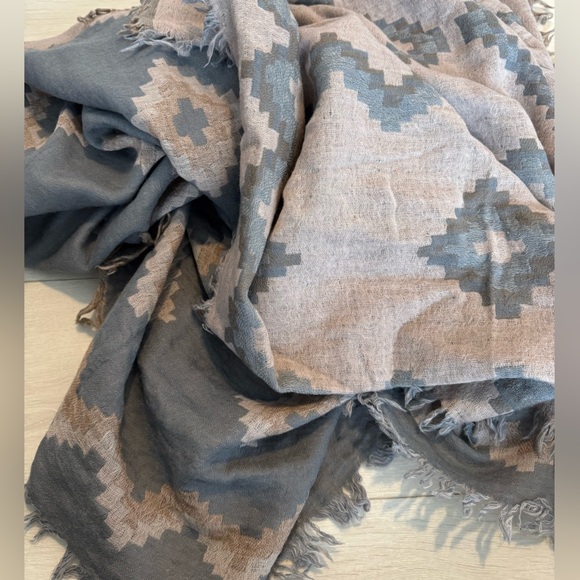 Wilfred Diamond Mosaic Reversible Blanket Scarf Shawl Aztec Fringe - Picture 2 of 3